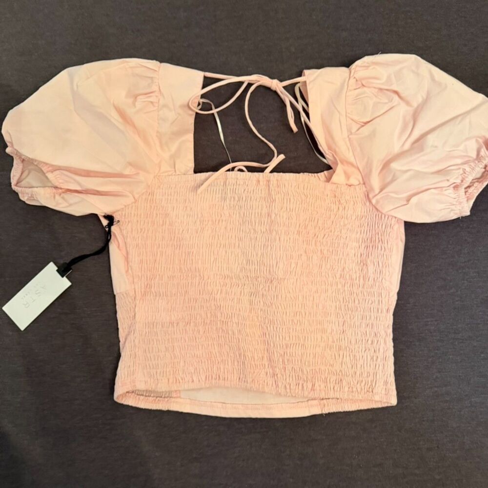 nwt ASTR The Label Blush Pink Puff Sleeve Smocked Corset Crop Top S - Picture 2 of 10